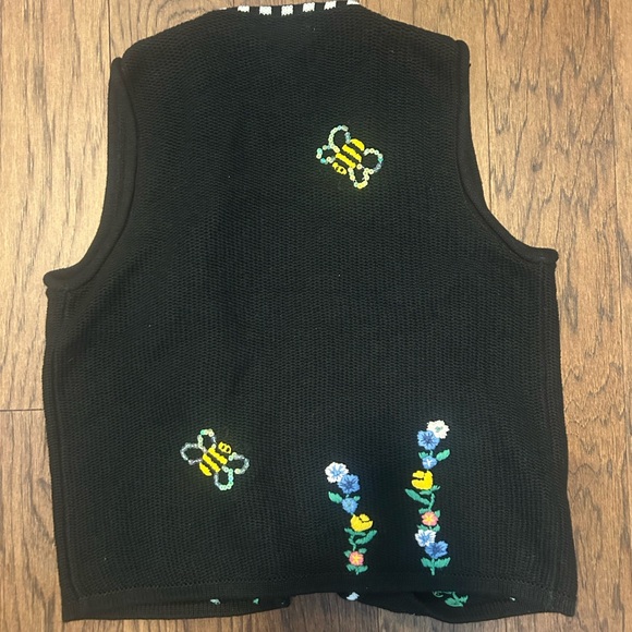 The Quaker Factory Kitschy Knit Vest with Bee and Floral Embroidery - Picture 2 of 6